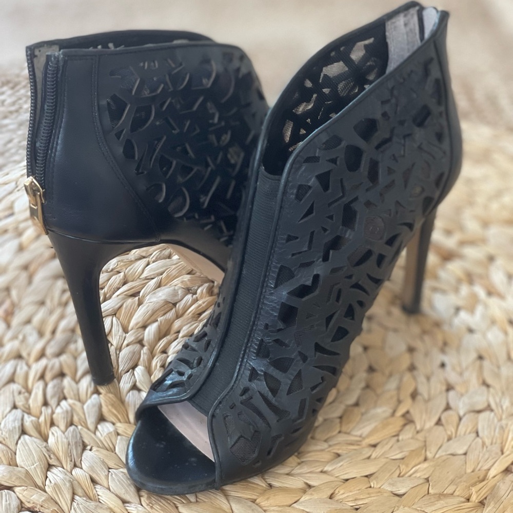 SexyVince Camuto Black Stiletto Heels, Laser-Cut Design & Gold Hardware zipper